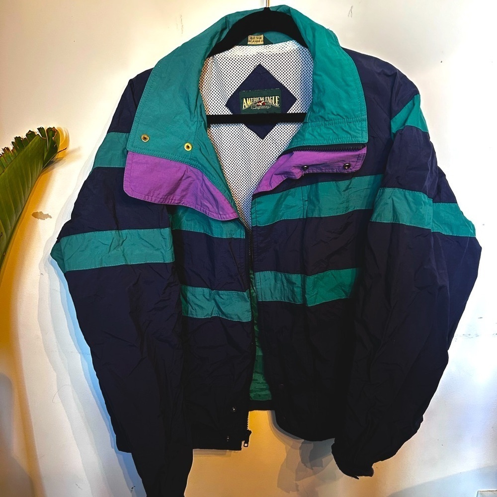 American Eagle vintage style windbreaker size L.​